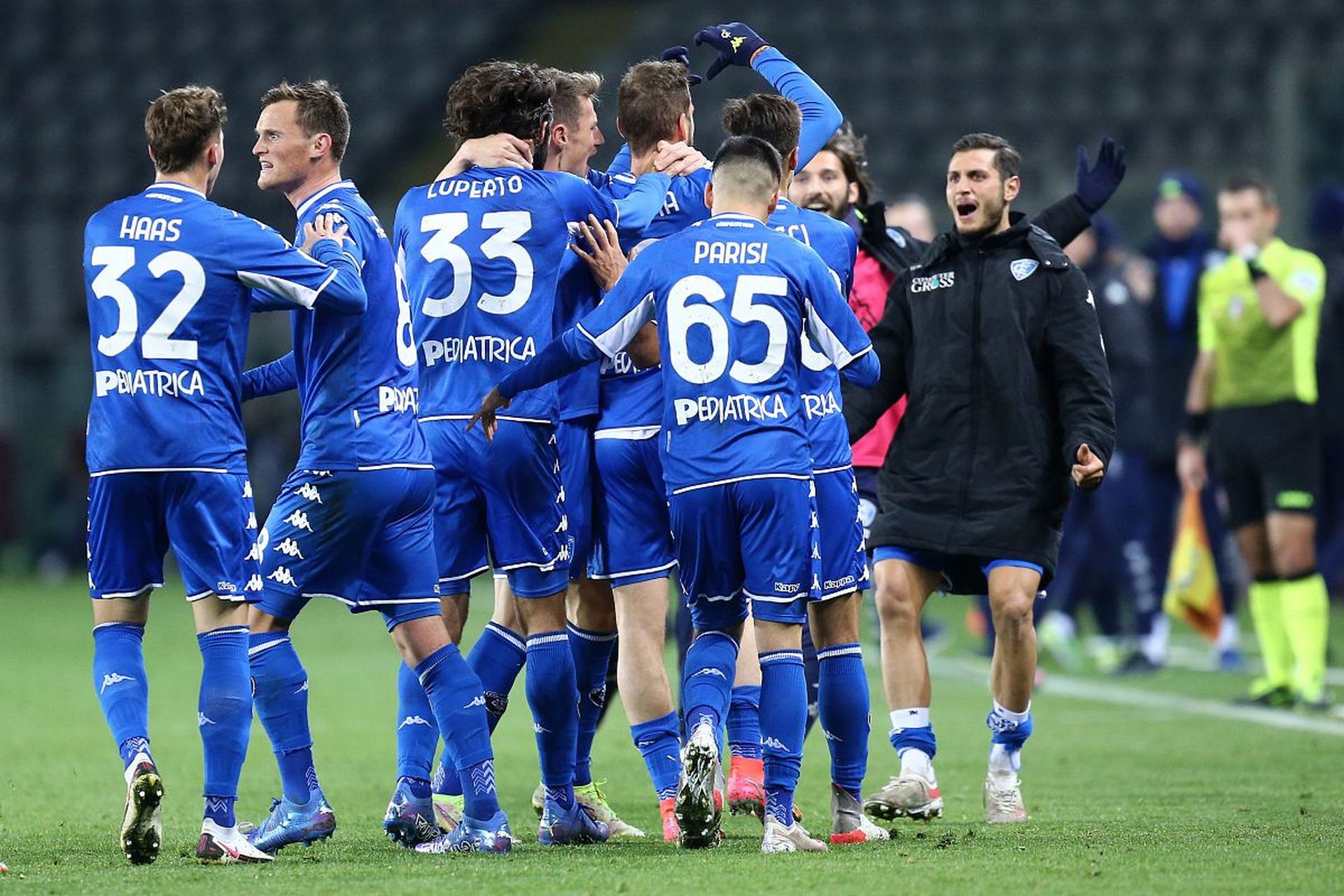 高搭档中场 高搭档中场